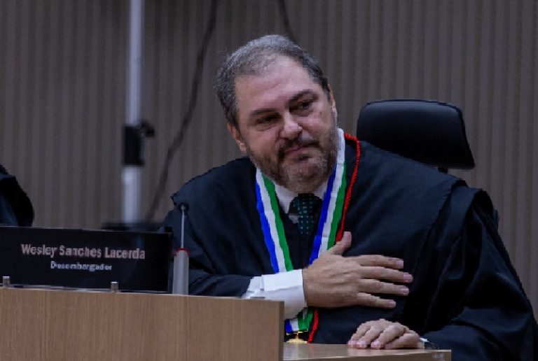 TJ revoga cautelares e autoriza servidora assumir cargo público
